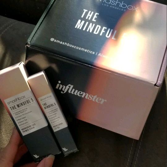 Amandathebarber's tweet photo. Been using this Smashbox primer serum &amp; lip oil for about 2 wks, &amp; I am lovin them. The lip oil feels great on my lips!
#TheMindful5 #contest #complimentary @Influenster @smashboxcosmetics  @ Tacoma, Washington

#complimentary #TheMindful5 @Influenster @smashboxcosmetics https://t.co/V8Iqck3PaQ
