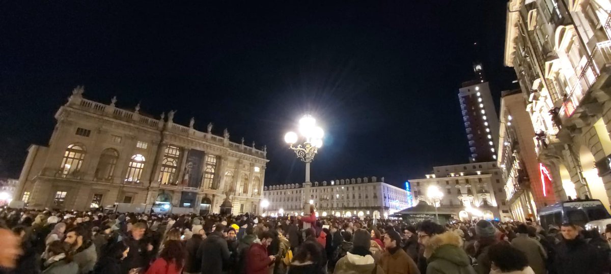 MilkoSichinolfi's tweet photo. La Mole delle #Sardine di Torino è imponente !

#TorinononSiLega
#facciamorete https://t.co/Q0YzXkolOx
