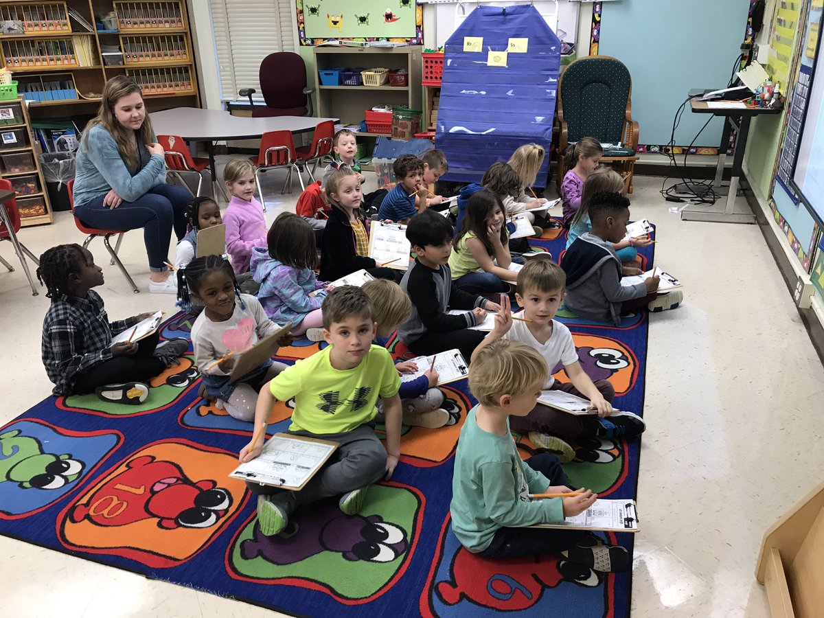 MrsEwingJBW's tweet photo. Hard at work on a nonstandard measurement worksheet to apply what we learned yesterday. https://t.co/DroKHV9X1O
