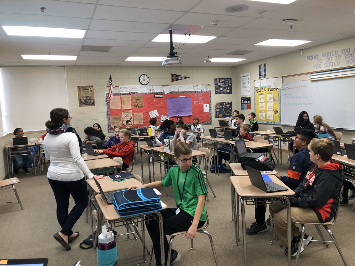 amotz158's tweet photo. A peek inside 5th period’s secret Constitutional Convention meeting today! They made a lot of decisions and learned how hard it was to compromise! https://t.co/ilm4EDAd8N