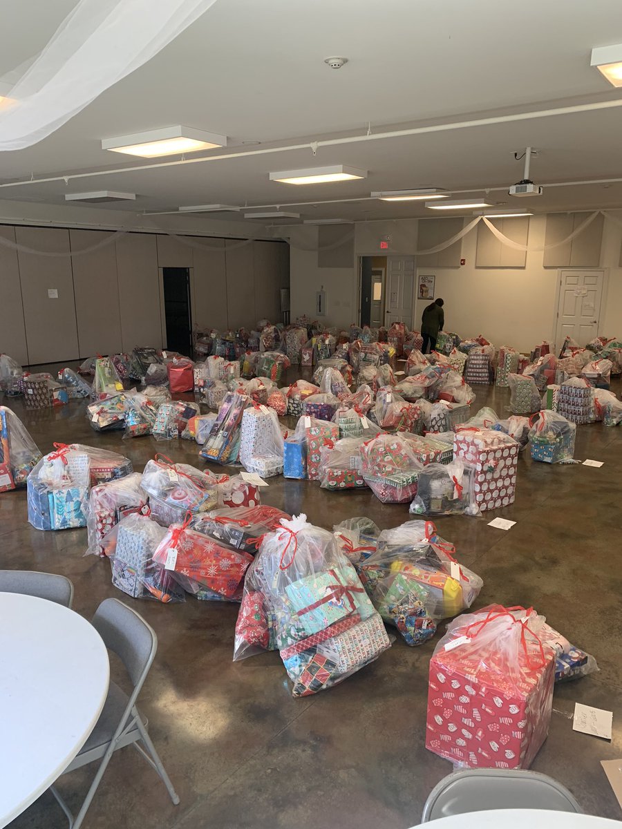 Sarah_WeGo33's tweet photo. Thanks Humanitarian Service Project for providing gifts for so many of our students! Parents have been so happy picking up the gifts today! https://t.co/kdLhBdcvnM
