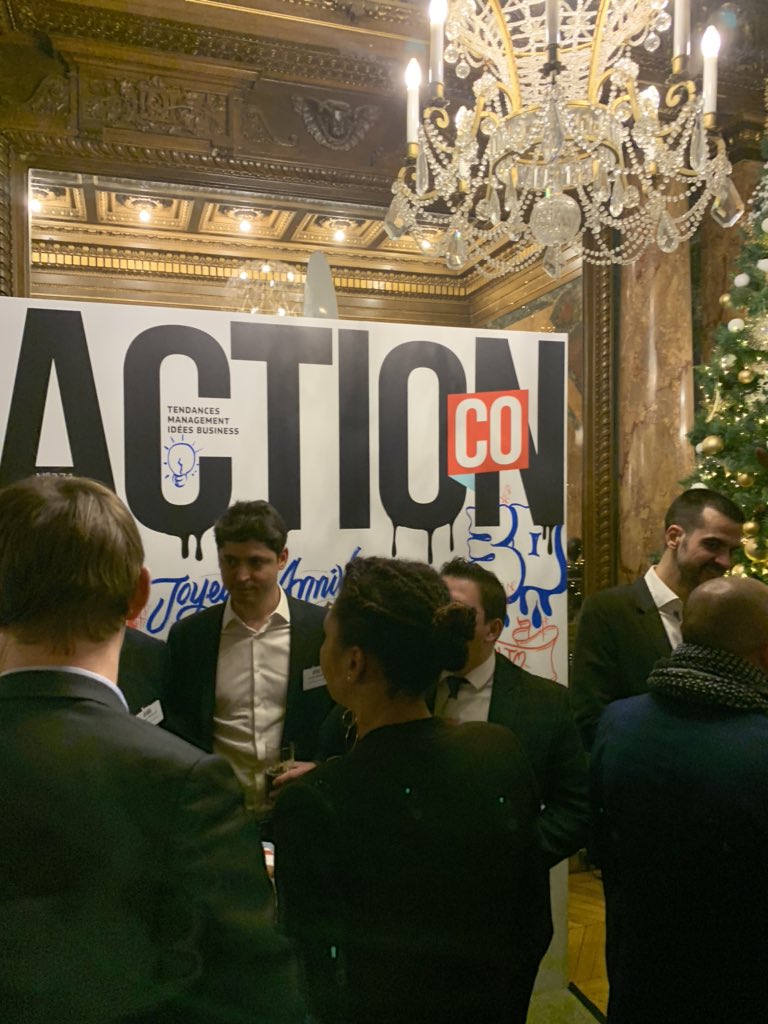 Actionco_fr's tweet photo. Qui a dit que les grèves empêcheraient les dircos et les managers commerciaux de venir aux #TAC19 ? #bellesoiree #networking 💪 https://t.co/23JJk2OdV0