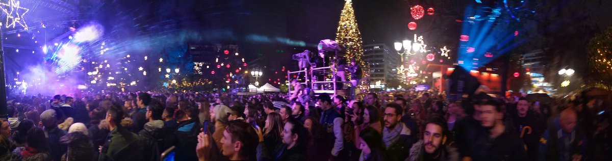 enjoy_athens's tweet photo. #Panoramic_view την στιγμή της φωταγώγησης 🎄✨
#Συνταγμα #ChristmasInAthens #xmas2019 https://t.co/FKeOL9RbHc