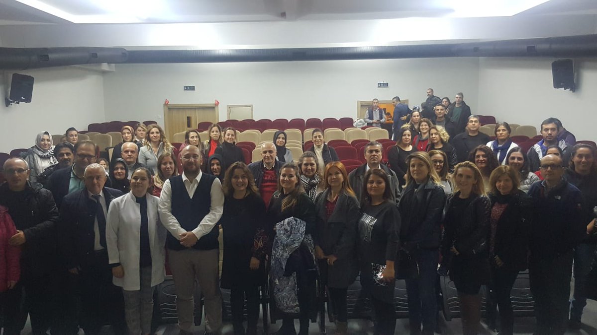 DenizSimsirli's tweet photo. Bazen bir konusmacı dinlersiniz ve o konusmanın hiç bitmesini istemezsiniz. @NurErdemOZEREN öyle bir konusmacı. Salonda yarattığı hava ve sonrasındaki etkisi için önce kendim sonra hem öğrencilerim hem de velilerim adına teşekkür ederim. https://t.co/AIS4SXx4v9