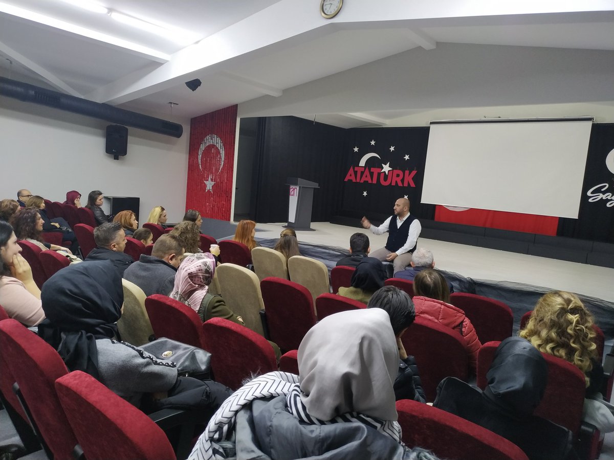 DenizSimsirli's tweet photo. Bazen bir konusmacı dinlersiniz ve o konusmanın hiç bitmesini istemezsiniz. @NurErdemOZEREN öyle bir konusmacı. Salonda yarattığı hava ve sonrasındaki etkisi için önce kendim sonra hem öğrencilerim hem de velilerim adına teşekkür ederim. https://t.co/AIS4SXx4v9