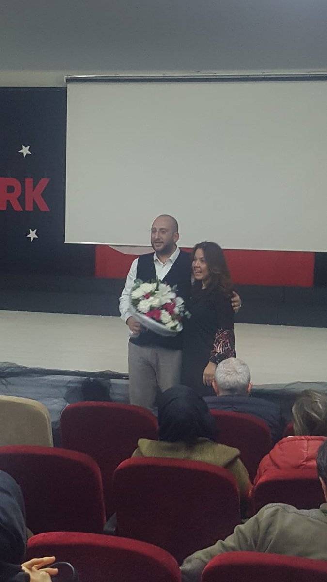 Bazen bir konusmacı dinlersiniz ve o konusmanın hiç bitmesini istemezsiniz. <a href="/NurErdemOZEREN/">Nur Erdem ÖZEREN</a> öyle bir konusmacı. Salonda yarattığı hava ve sonrasındaki etkisi için önce kendim sonra hem öğrencilerim hem de velilerim adına teşekkür ederim.