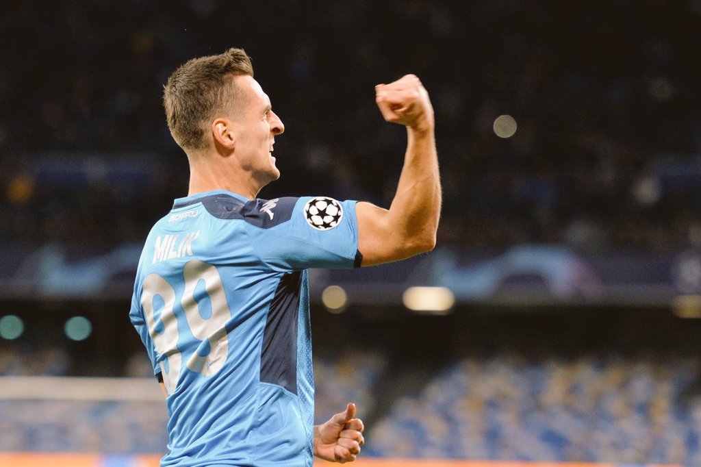 dos_barbados's tweet photo. Milik, y su primer hat trick en Napoli. Hace 3 años que llegó al sur de Italia y las lesiones han cortado su progreso. Recuperando su forma, puede ser el 9 que Napoli siempre ha necesitado. #ChampionsLeague https://t.co/o3kuopNYBY
