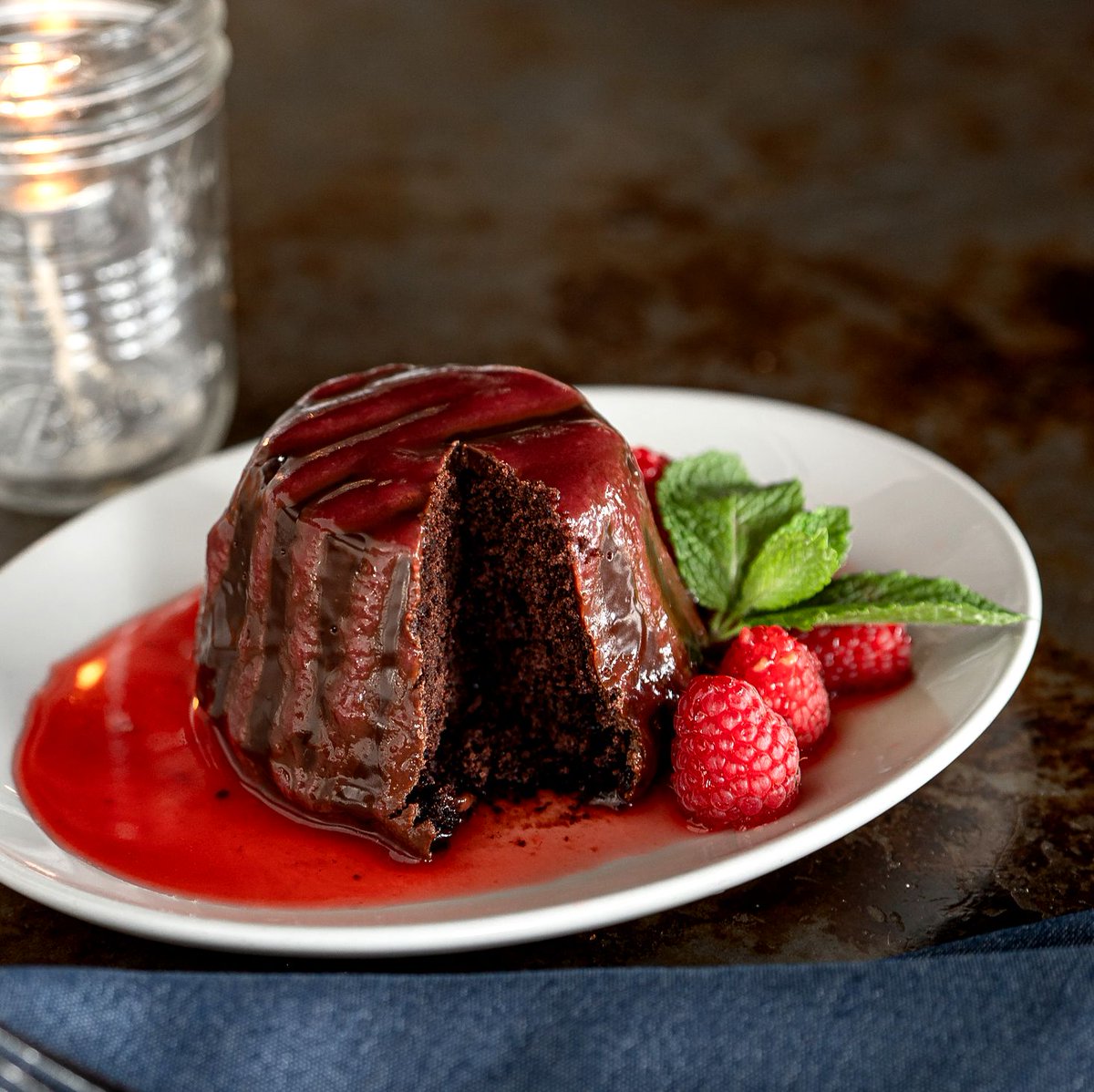 Who says you can't have it all? Vegan and gluten-free and absolutely decadent! Our Vegan Fat Kid chocolate cake is sure to let your cake and eat it too 😉
.
.
.
.
#abigaile #abigailerestaurant #hermosabeach #southbay #foodies #YelpLA #eeeeeats #latimesfood #vegan #glutenfree