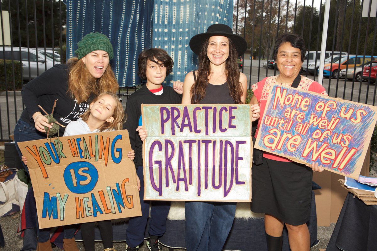 ChildrensInstLA's tweet photo. We had a great time at our #PowerofWellness event celebrating #Gratitude on Saturday. Families enjoyed fun activities and learning about #community resources. Thanks to our staff, volunteers and partners @LACDMH, @Wellchildorg, Partners for Children South L.A., and @WattsLeaders. https://t.co/dv8n7PSm24