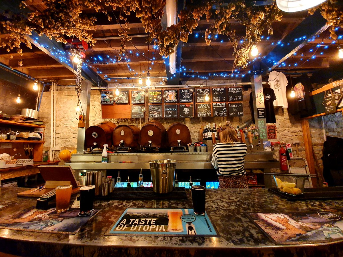 diningdevon's tweet photo. In @topshambrewery tonight with @TheLostChef_ for a few beers. I hadn't realised the Brewery made this many beers! We've tried 'Goat Walk' Session IPA, 'Pooky' Oatmeal Stout, 'Mud Monster' Milkshake Stout, 'Airship' Steam Beer. All lush! #local #craftbeer #inexeter #visitexeter https://t.co/BABs85rA8j