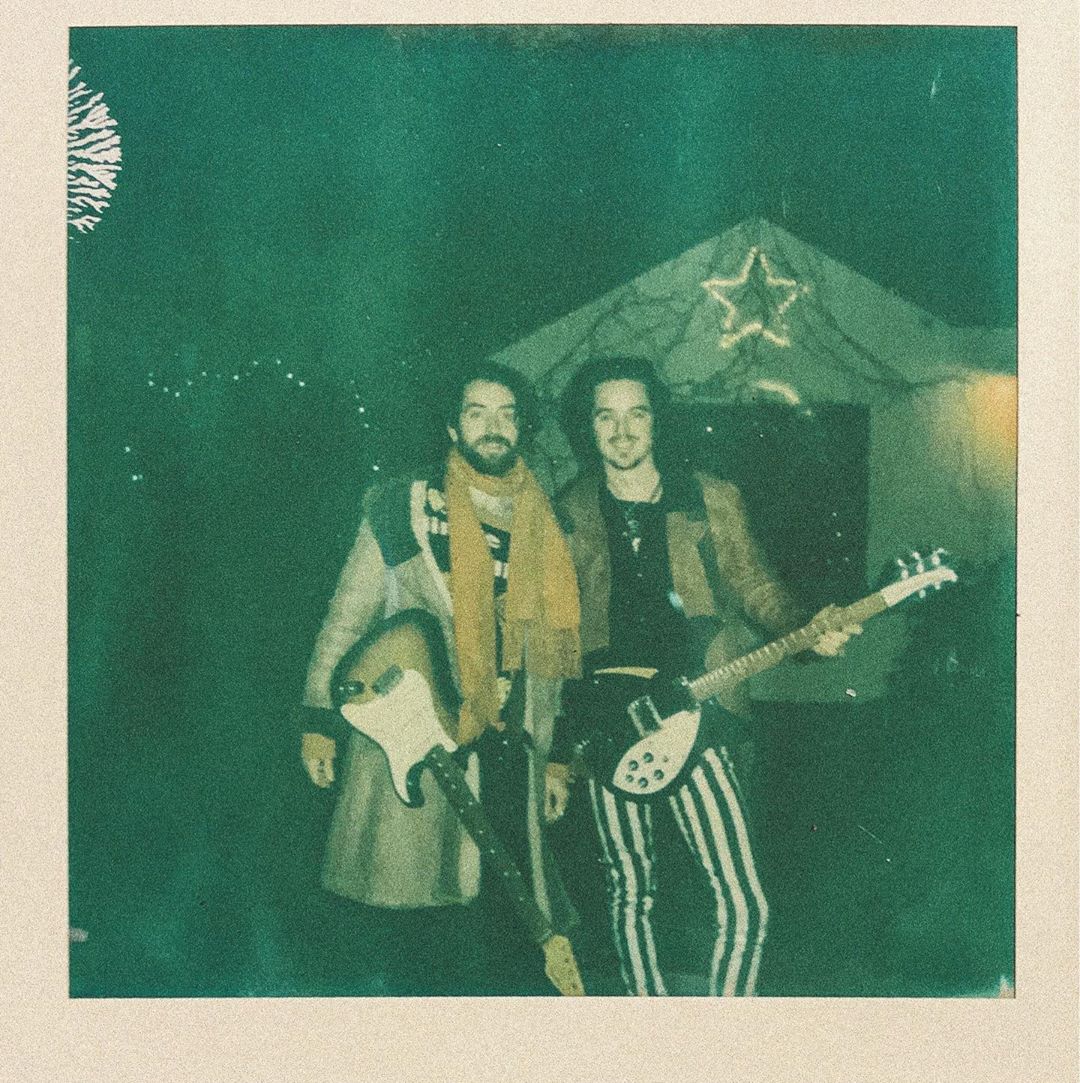ferdiawpfans's tweet photo. Loving all those little teasers from everybodytheband! ❤ What a creative bunch! Wonder who is Klaus and who is Derek. 😉
#FerdiaWalshPeelo #Odeer #Everybody #Christmas #music #Christmassong https://t.co/ZBNr0KUFJy