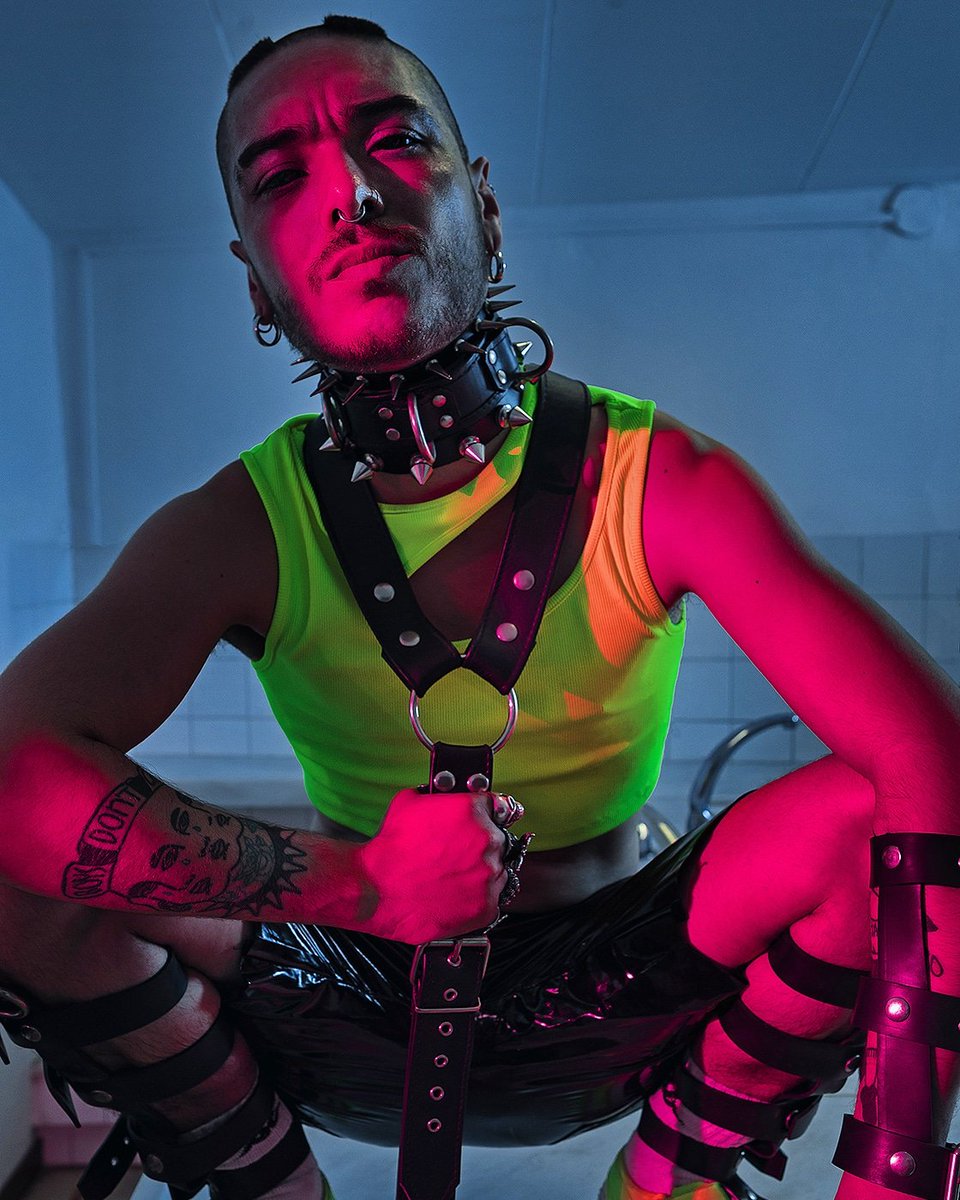 ⛓️ CLAUSURA ⛓️
#fetish #session by #fotographer <a href="/candelacuervo/">ana fernandez</a> for <a href="/tokio5/">wagnersex</a>.5 #models <a href="/dracujeny/">jennyfer</a> <a href="/pogoclownkiller/">natan</a> <a href="/magnett__/">Mazen Al-Emad</a>  #makeup <a href="/anna/">Anna</a>.mundet #bdsmslave #handicraft #couture #artesania #leather #vegan #trans #queer #sexcode #bcndirty #lgbtttqi+
