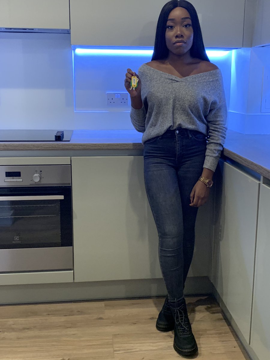Today I got the keys to my very own property in London🏠🔑. I’ve wanted this for so long and now at the age of 26, i’ve gone and done it!!! I went from years of renting to owning my own 2 bed home. A late birthday present to myself, so so grateful🙏🏾
