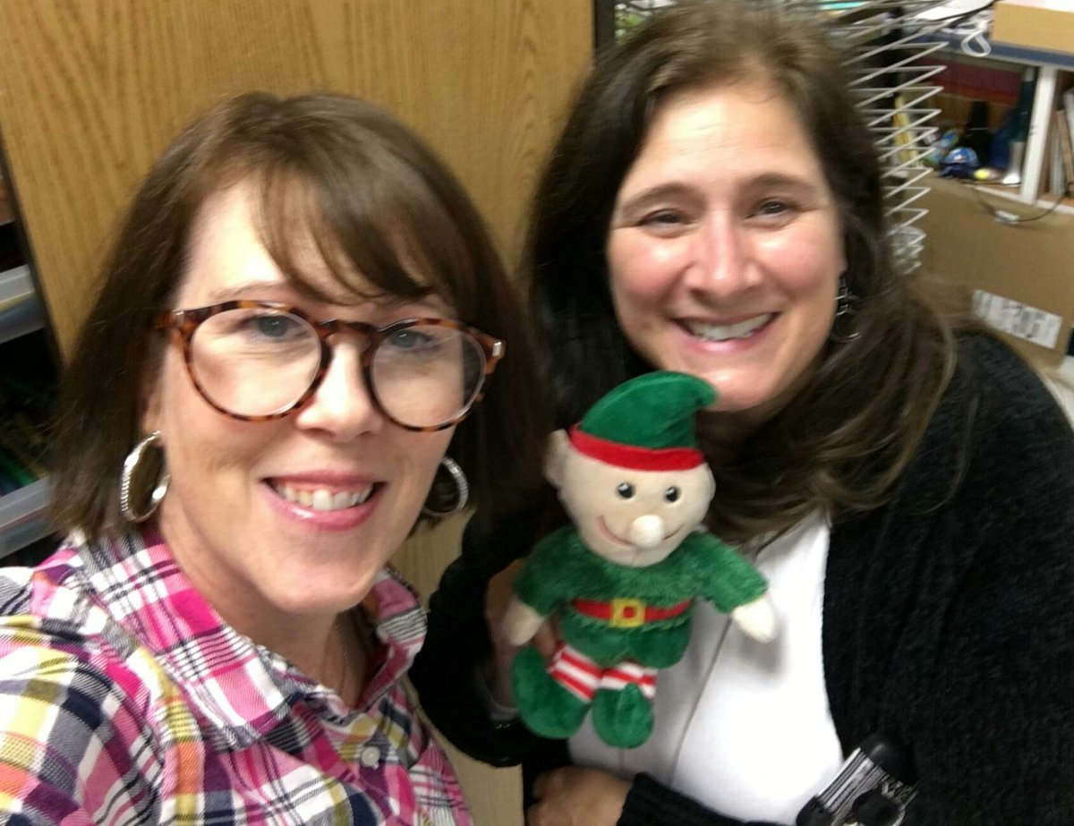 LaneBolyardART's tweet photo. Look who popped into the Art Room for a little visit!  #selfiewelfieatCRE @CardinalRidgeES https://t.co/bCLtWN34u5