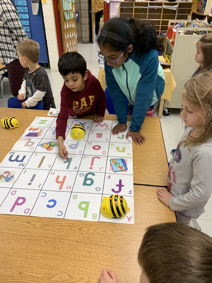 PrincipalJHill's tweet photo. Kindergarteners can code too!! Working with Bee-Bots and our sixth grade coders! #EPShourofcode #futurecoders #rolemodels #risetothetop π³ @WindyWhales https://t.co/De8YhABUcv