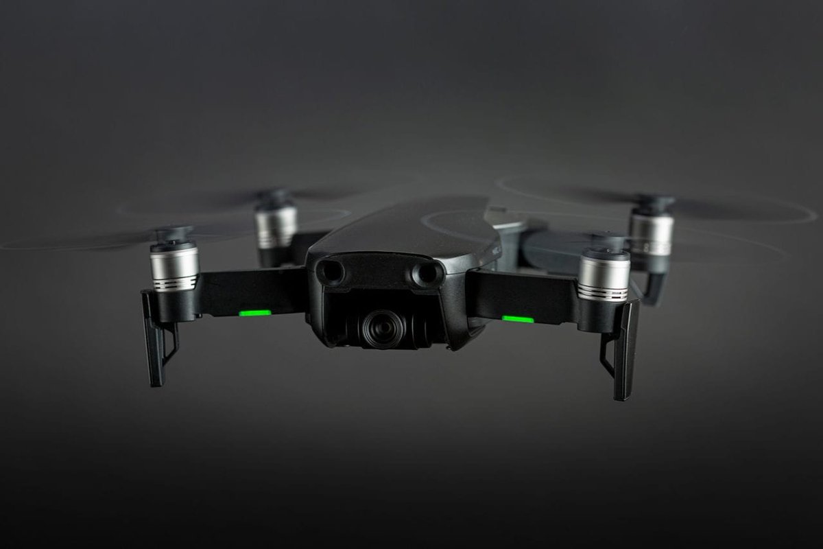 FrostADS's tweet photo. #DHS warns companies about #risk of #exposure of #private #data when operating #UAS. @MikeSBlades provides commentary via @AvionicsMag https://t.co/ISMYpYpqLM https://t.co/GsJq8oe4p3