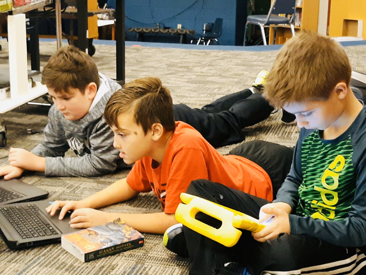 KCS_JeffLibrary's tweet image. #googlesantatracker coding activities and #HourOfCode fun on this #TerrificTuesday My sweet friends concentrating on their fun!