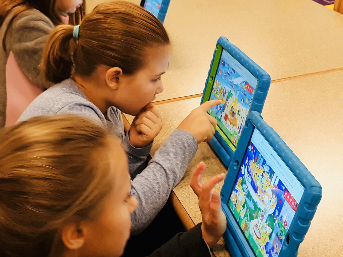 KCS_JeffLibrary's tweet image. #googlesantatracker coding activities and #HourOfCode fun on this #TerrificTuesday My sweet friends concentrating on their fun!