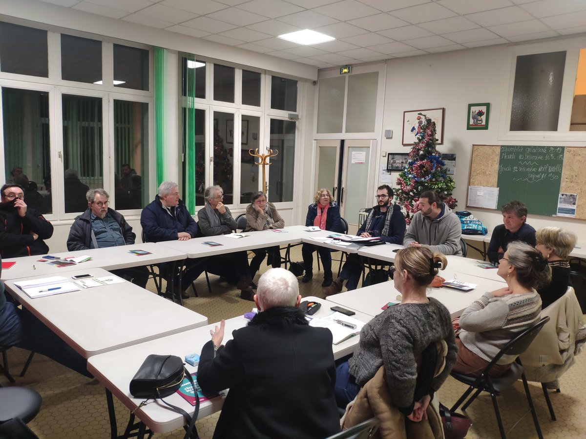bastienrecher's tweet photo. Un journée avec @GenerationsCaen qui se termine par une réunion du comité pour faire le point sur la mobilisation contre les retraites, notre présence sur le terrain en fin de semaine et la stratégie pour les #municipales2020 !
@GenerationsMvt
#lagaucheetlecologie https://t.co/fGbLn80RqE
