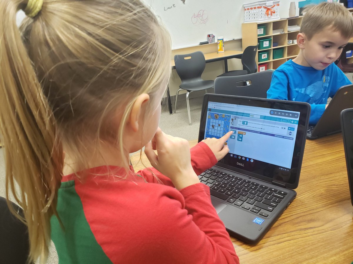 DicksonJ22's tweet image. Coding fun in second grade QUEST today!! @ATrimble03 @cox_comets #1LISD #LISDcodes