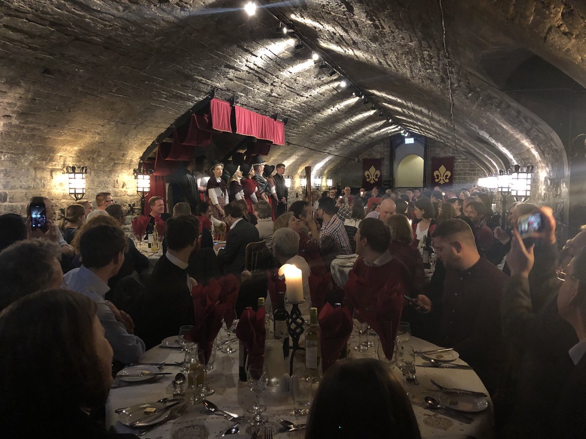 ⁦@ADR_2019⁩ Gala Dinner underway at #CardiffCastle with delegates enjoying an evening of Welsh food and entertainment #2019ADR #WarmWelshWelcome #Admindata