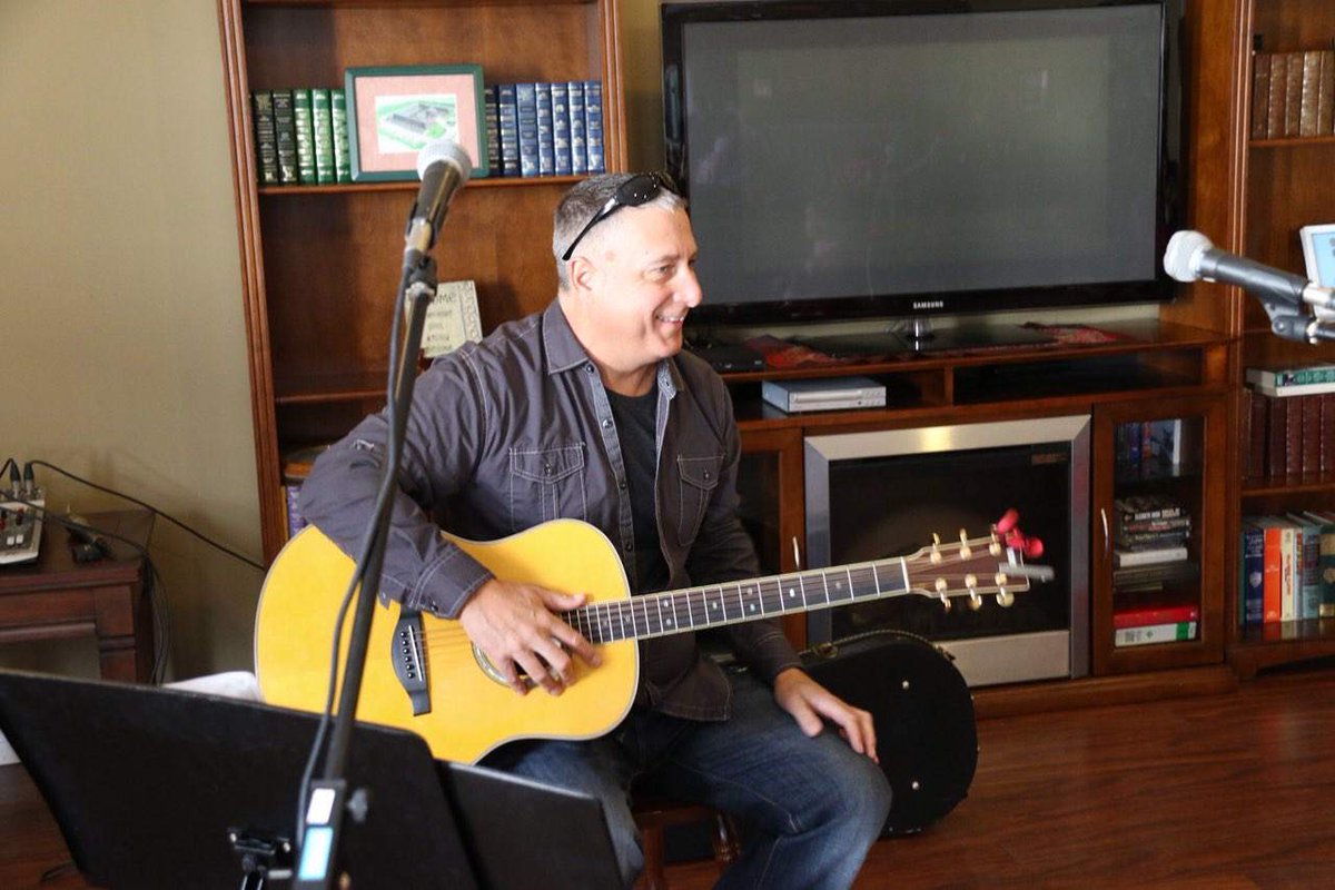 silasbadcock's tweet image. Hats off to Donna Fowler of Kelly's Landing, Bay Robert's for spreading some Christmas cheer at the Bay Robert's Retirement Center. Santa even showed up with presents for all the residents. Thank you Santa.