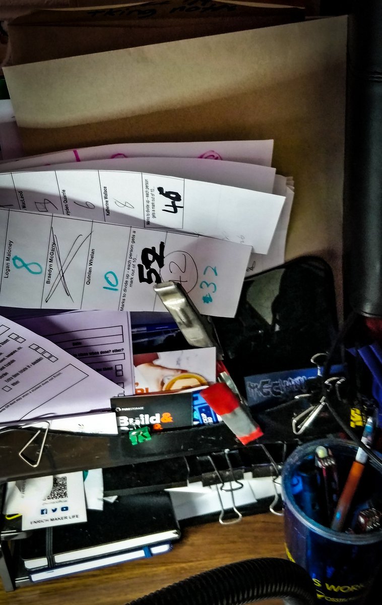 tk1ng's tweet photo. @albertfong @JBradshaw01 I just keep trying to fit more and more things in less and less space. Bins of things keep the little things froms scattering. Stacked paper holders keep the paperwork contained in a corner, kind of.
#deskchat https://t.co/vBWchPDXIy