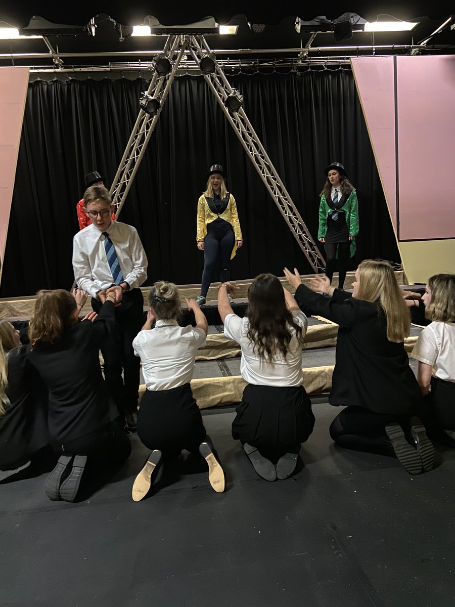 hockey_miss's tweet photo. Last few rehearsals of Joseph, and the cast are really getting into character with their costumes. 

They’ve all worked so hard - extremely proud and excited for you all to see this! 🌈💃🏻@ALCMusicDpt @miss_elias @MRHerring3 @ALC_SECONDARY https://t.co/CHpQ62R72b