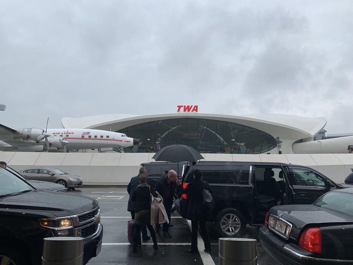 AlanHanash's tweet image. Happy to be home in sunny NYC. Thanks to our amazing speakers @zhangf, Giuliana Ferrari, and Wendell Lim for making transplant/cellular therapies the best scientific session at #ASH2019 and one of the most attended!