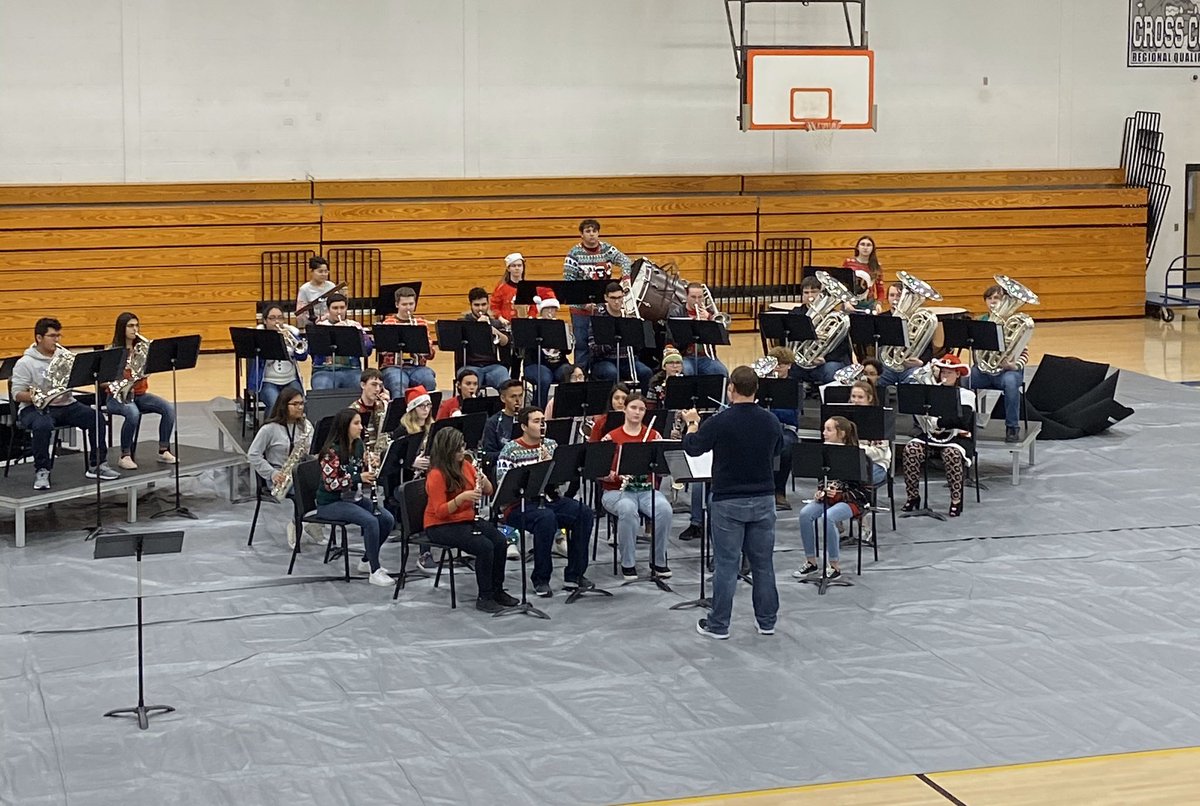VenusPrincipal's tweet photo. No better way to get in the holiday spirit than an amazing band concert at VHS! https://t.co/8kVePU3urw