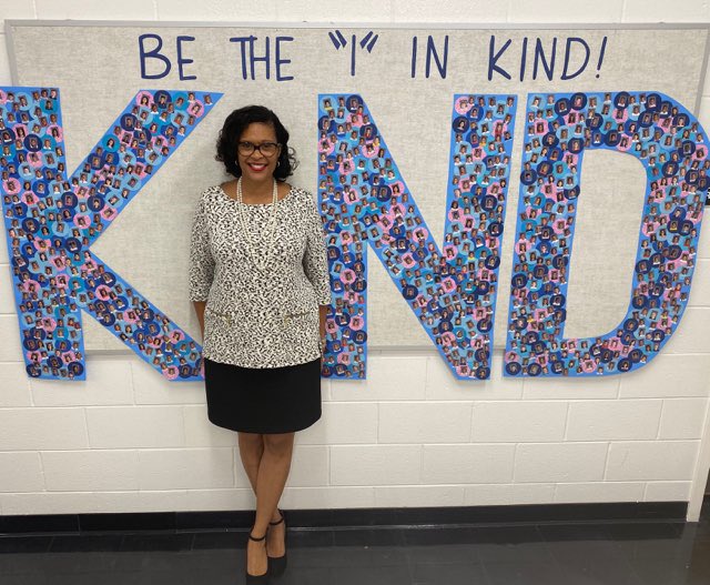 DES_HCS's tweet photo. Thank you Dr. Mary Elizabeth Davis for stopping by to meet with our school council and leadership this afternoon. #IAmWhy #BetterTogether #ExceptExceptionalHCS #BEtheIinKind 🐾 https://t.co/uHQhIAMLqP