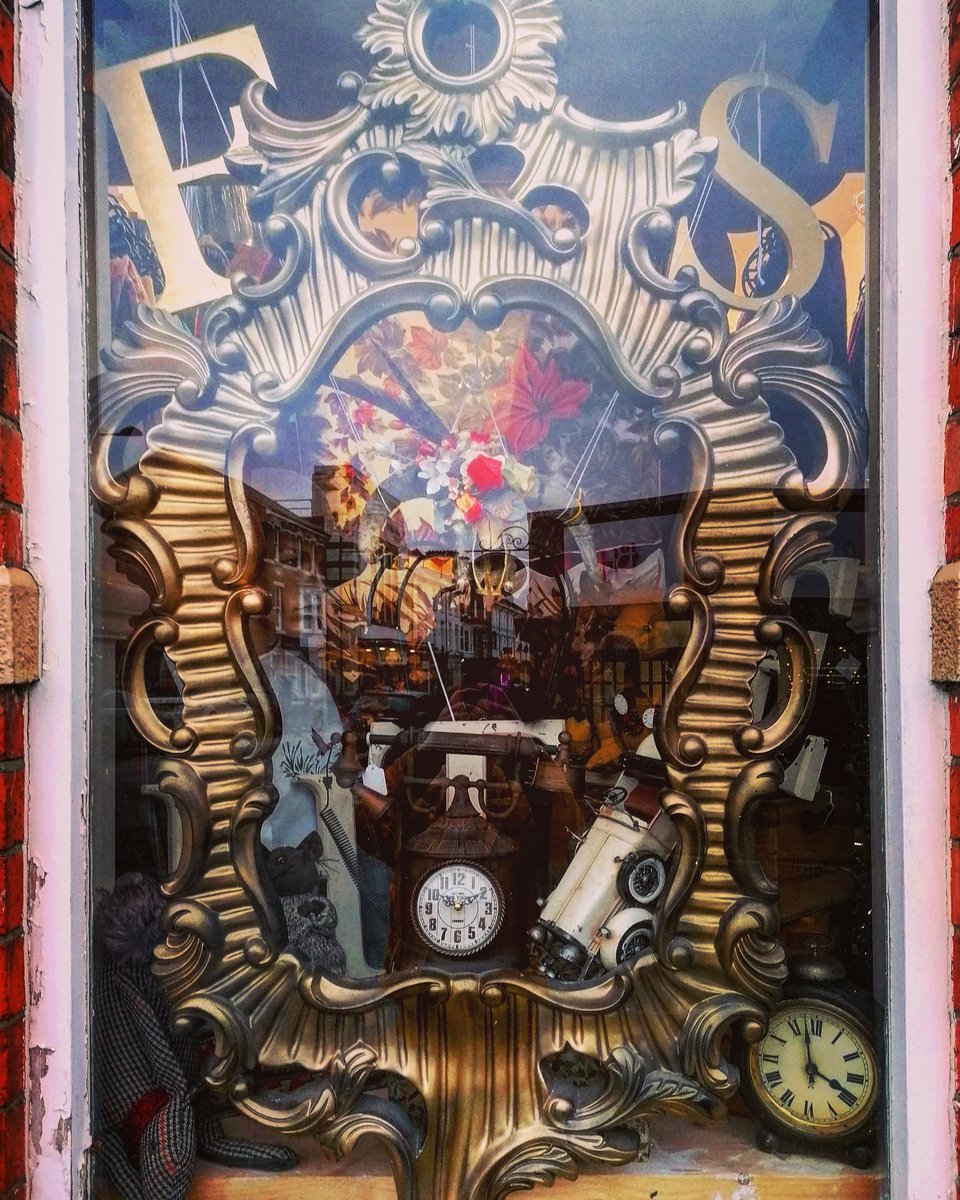 GuruGiles's tweet photo. Been a bit rubbish at tweeting this week! It's been manic! Here's a new window display! Loved creating this 💁‍♂️ https://t.co/FvRf4EfGMc
