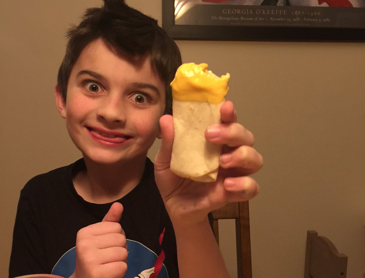 bluemudart's tweet photo. The kid: hey look ma, Donald Trump!
#accurate #cheesyrollup #nachocheese #ToiletTrump #alsoaccurate 😂🙌 #proudmama https://t.co/7IYCa3JdJm