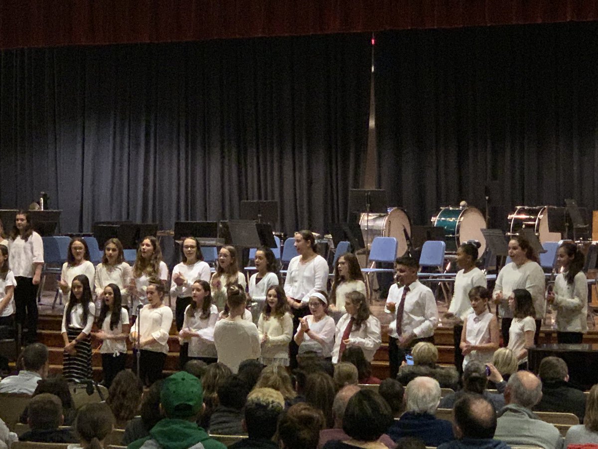 SBRHSMusic's tweet photo. Great Job to all of our 6th Grade Musicians at the Somerset Middle School 6th Grade Holiday Concert! https://t.co/GiGhqBT3d8