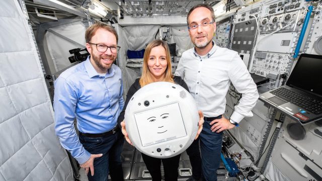 NexusAutomation's tweet image. New robot with &apos;Emotional Intelligence&apos; arrives at Space Station. via @ExtremeTech #InternationalSpaceStation #robot #space zurl.co/IRwL