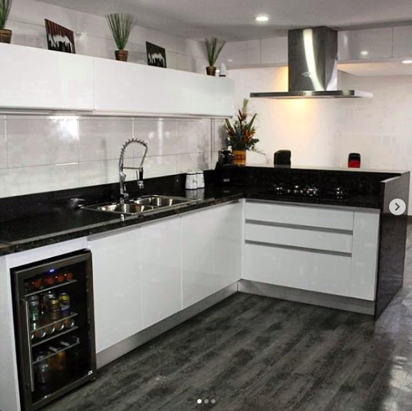 StudioHaus1's tweet photo. Alguno de los elementos que caracsteriaza los diseños de nuetras cocina es la implementacion de formas geometricas puras, diseños sencillos y muy funcionales #functional #designthinking
#StudioHausDesign #trendy #kitchendecor #furniture #interiordesign #style https://t.co/3pUTByEAag