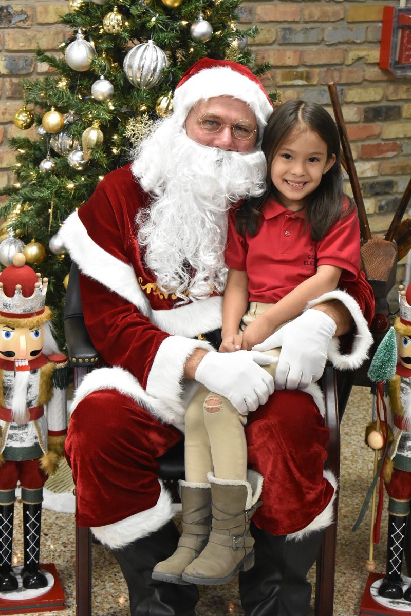 GoodmanES_AISD's tweet photo. โSanta, is that really you?
Howโd you get here so fast?โ
#WeAreAldine #WeAreACE #GoodmanACE https://t.co/GPHo32XsxP