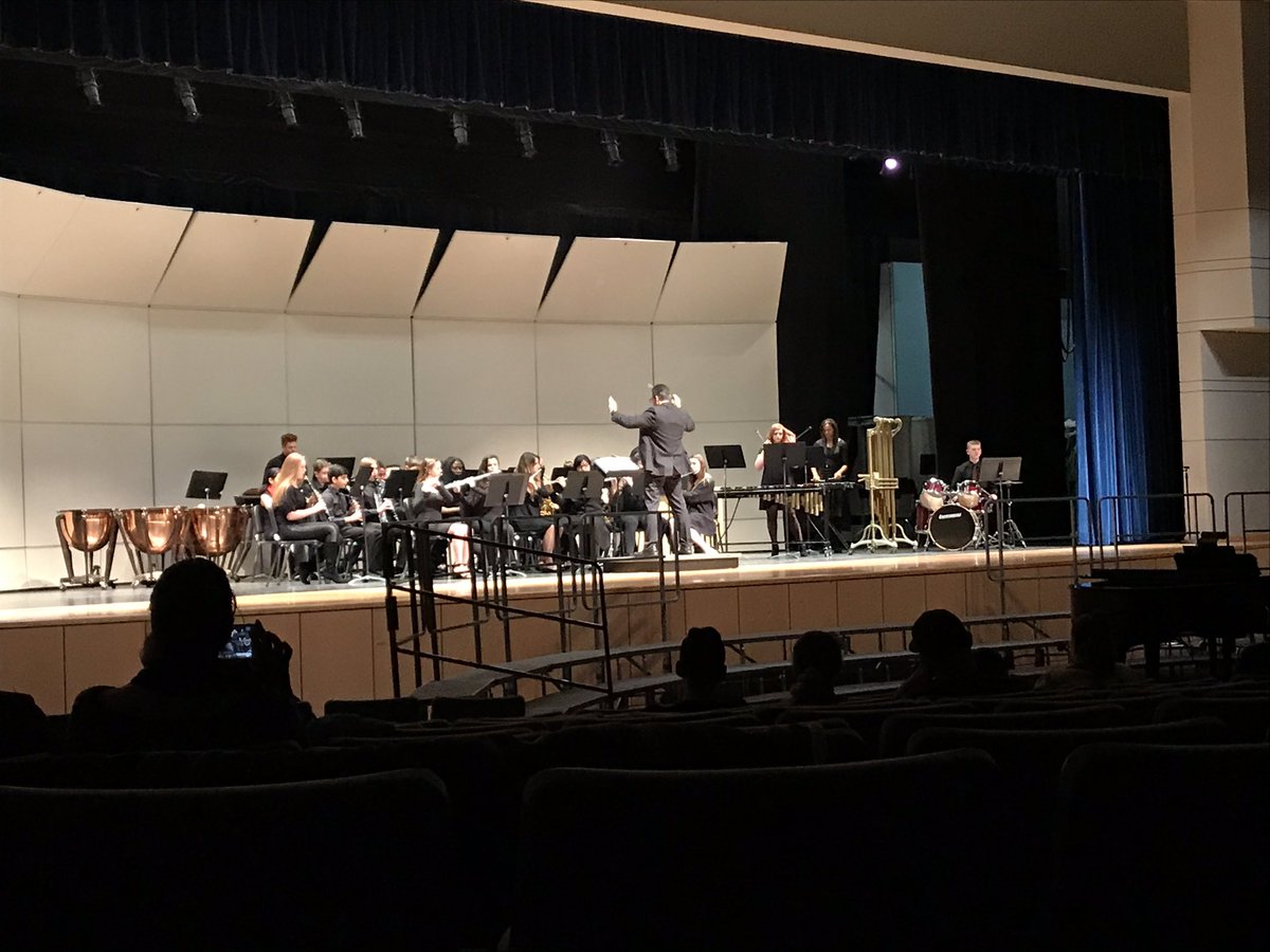 mperlongo1's tweet photo. Big day @sachemhseast today. “You Matter” assembly and winter concert, kids being the best versions of themselves. https://t.co/jxC9sLFdsz