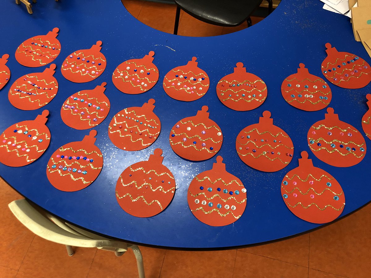 MsMaltez's tweet photo. 'Tis the season to be... PATTERNING🎄✨! The kinders were able to apply what they learned from our patterning lesson on Christmas ornaments using jewels❤️! @MsNarag @1wholeads @pope_adrian @TCDSB #ABAB #ABBABB #ABCABC https://t.co/4xqam3Jrx3