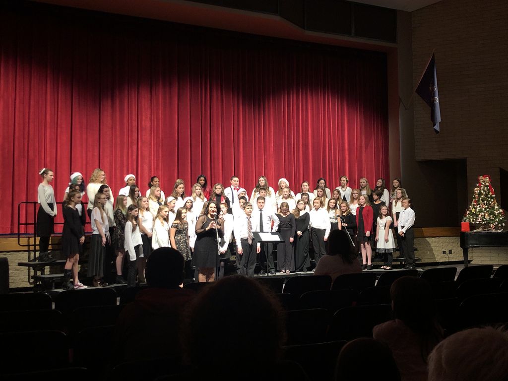 bpmusicboosters's tweet photo. We continue the week of holiday music with the 7th grade Independence Middle School Holiday Concert! https://t.co/j5vfXyeRlJ