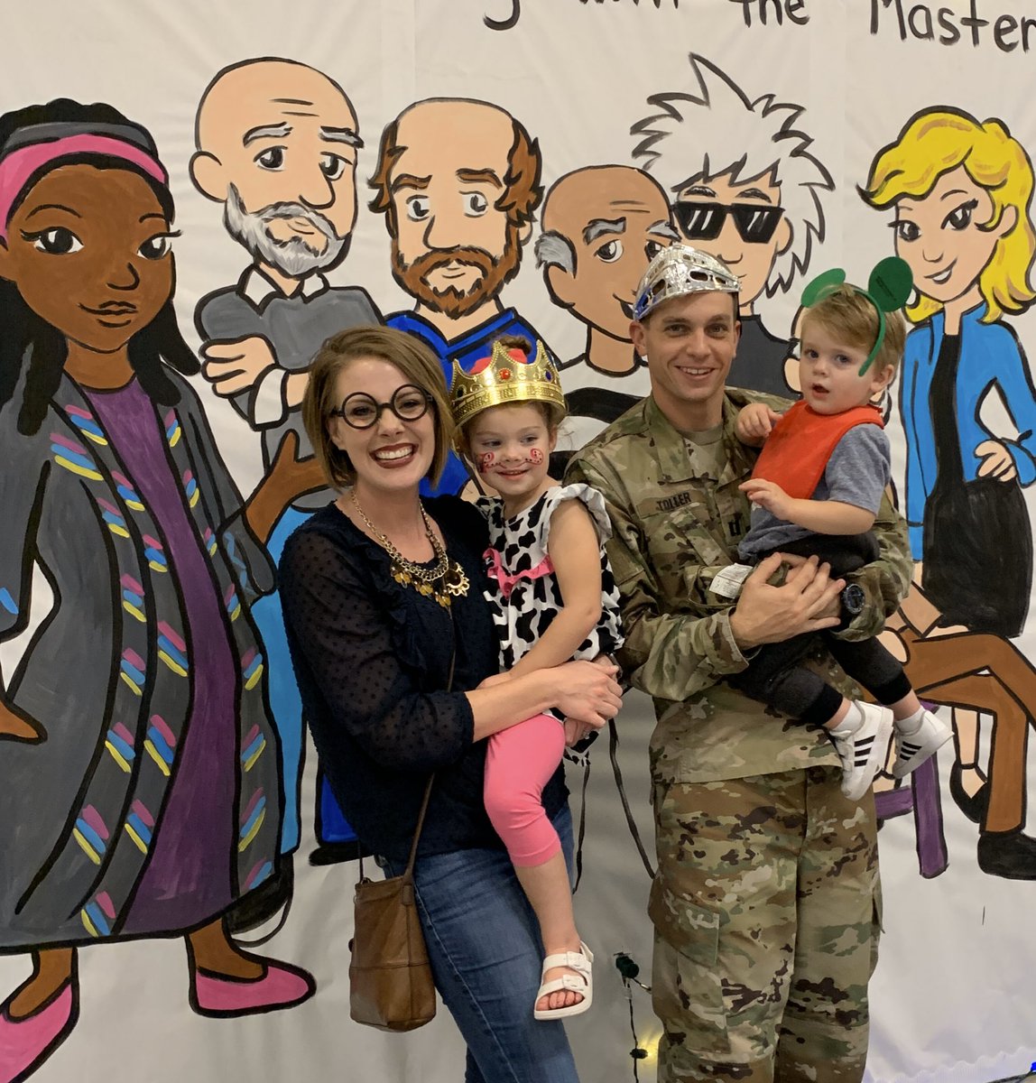 MrsEmilyToller's tweet photo. McAllister’s art department produced such a fun, engaging event tonight! Our kiddos and staff are so talented! #TheresNoPlaceLikeMcAllister https://t.co/5gywvHkafN