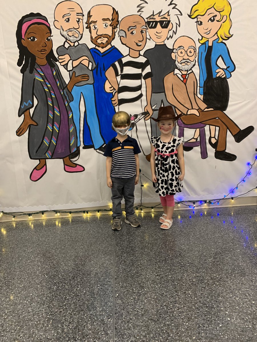 MrsEmilyToller's tweet photo. McAllister’s art department produced such a fun, engaging event tonight! Our kiddos and staff are so talented! #TheresNoPlaceLikeMcAllister https://t.co/5gywvHkafN