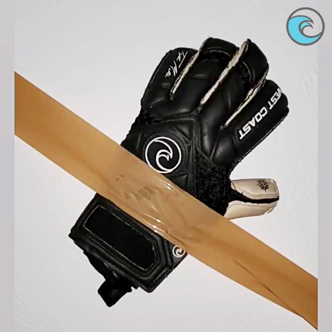 WestCoastGK's tweet photo. Normally $120,000, this impeccable piece of art is on sale today for just $69. We like to call it βNot a Bananaβ and also βQuantum Miller Proβ πΌ π¨βπ¨
Artist: @madrick_muina_gk
#westcoastgk #quantummillerpro #fineart #goalkeepergloves #goalies #tylermiller #mls https://t.co/BLNK7gik9u