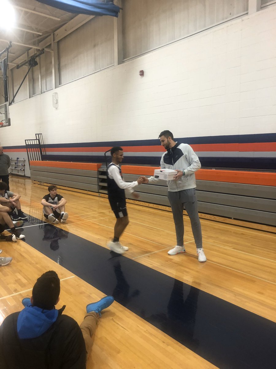 Great to have Stagg alum and current Chicago Bulls guard Max Strus at practice today to talk with our program. Awesome message about having pride in everything you do and very generous of Max to hook our guys up with some new shoes!