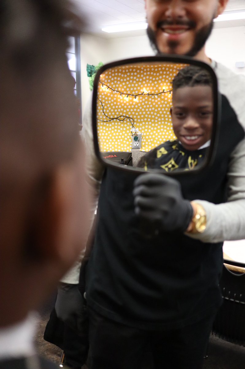 BcsdYss's tweet photo. Haircuts for the Holidays is in full effect! Thank u to all of the barbers and mentors for donating their time! The kids are walking taller today because of you. @BakCitySchools @DrCaliGrit @MarkALuque @AbeRiveraEdu #TeamYSS #Community 📸 by @an_morales5110 https://t.co/kVlycp6BoF