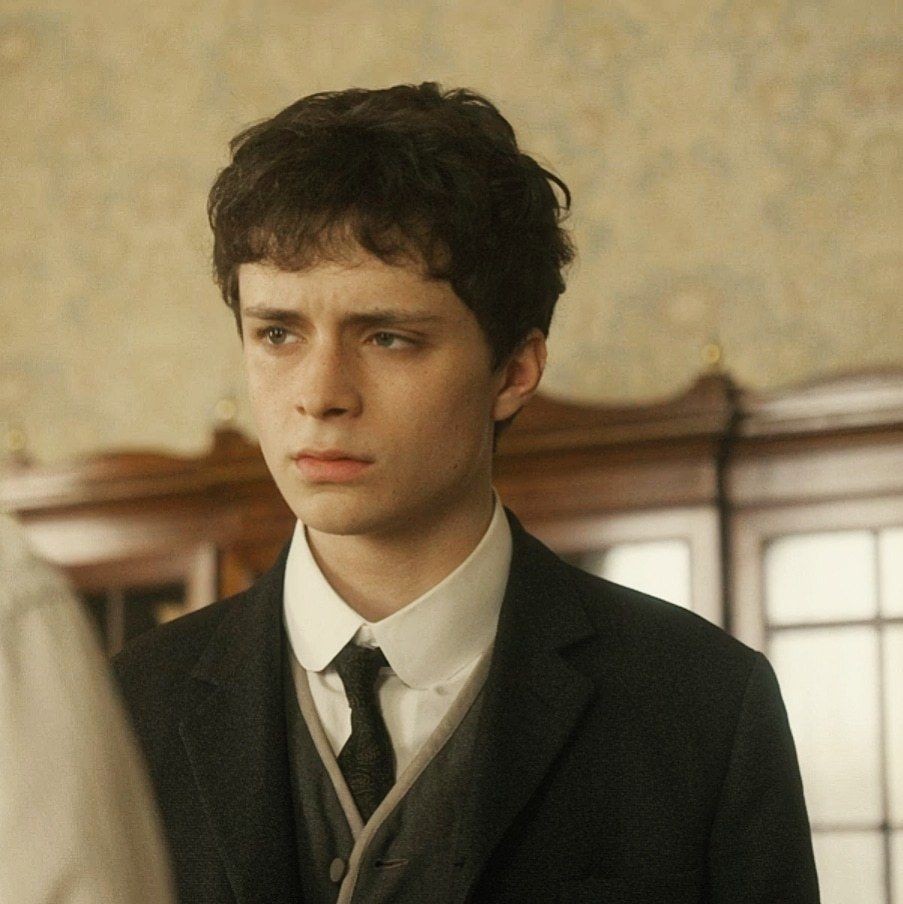 duda_cuthbert's tweet photo. Não sei vocês mas eu acho o Gilbert mais bonito do que o Lucas, por isso que eu digo que o ter caráter deixam a pessoa mais charmosas 
#renewannewithane https://t.co/kMkIcrh5X1