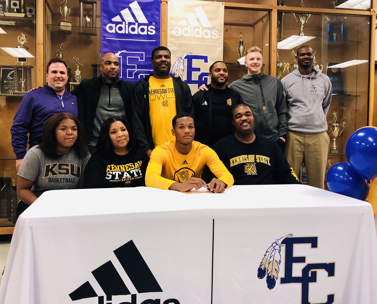 EastCowetaHigh's tweet photo. Congratulations to EC Basketball Players Chris Youngblood &amp; Brandon Stroud for signing scholarships to continue to play at Kennesaw State University!! We are so proud of you both!! 🏀 #StudentAthletes #LivingTheDream #HardWorkPaysOff https://t.co/PE6PJ35Fjm