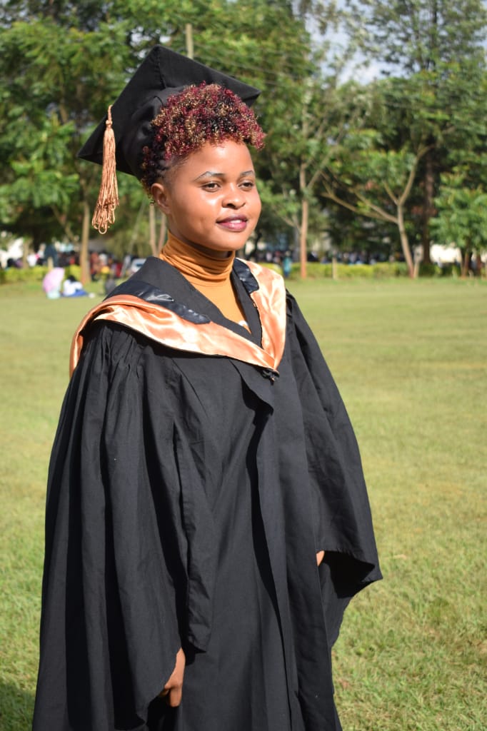 NeemaHeep's tweet photo. Our first girl student Mary graduated on Friday 6th December at @MMUST_Kenya with a Bachelor of Commerce degree. This is very encouraging to the continuing students of Neema HEEP! 

Congratulations Mary and may God continue blessing your future endeavors! 🎉

#NeemaHEEP https://t.co/8MNFljlTxM
