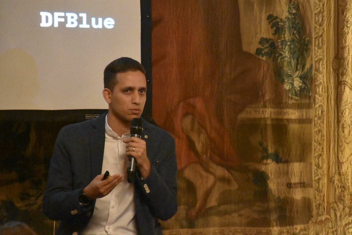 franceinnyc's tweet image. #Conference934 | “Inform and educate users is the answer. It’s really hard to control actors or detect content online.” - @SidhantGandhi co-founder of @dfblue