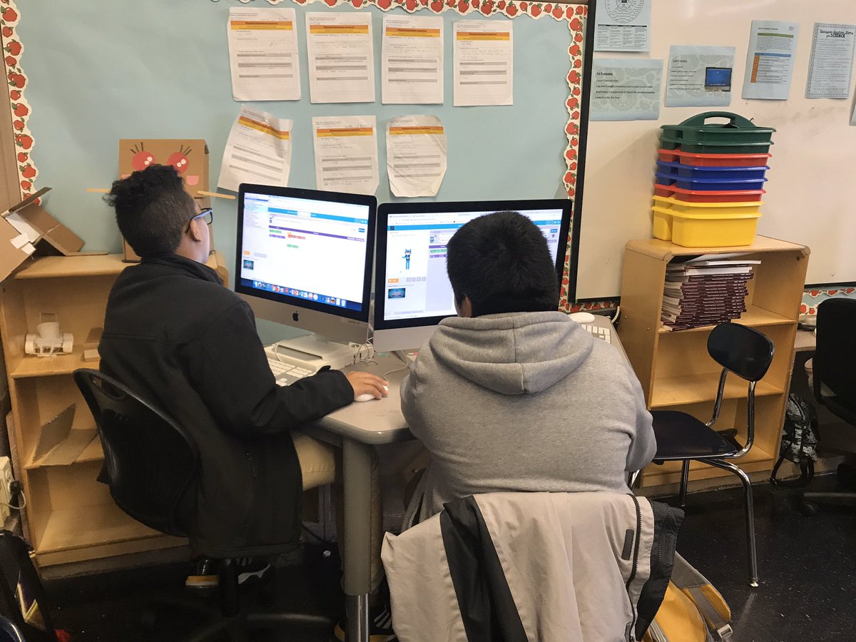 Murray171's tweet photo. #CSEdWeek #IS171 thanks @codeorg for making so many choices easy to access #CSForAllNYC @CSForAllNYC @techstrodinaire #CodeBrooklyn https://t.co/hmIwdMTdiw